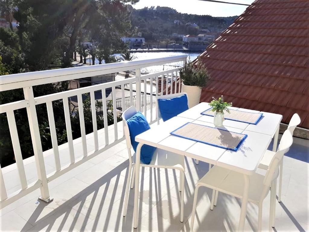 Apartments Barbaresko Lumbarda Ngoại thất bức ảnh