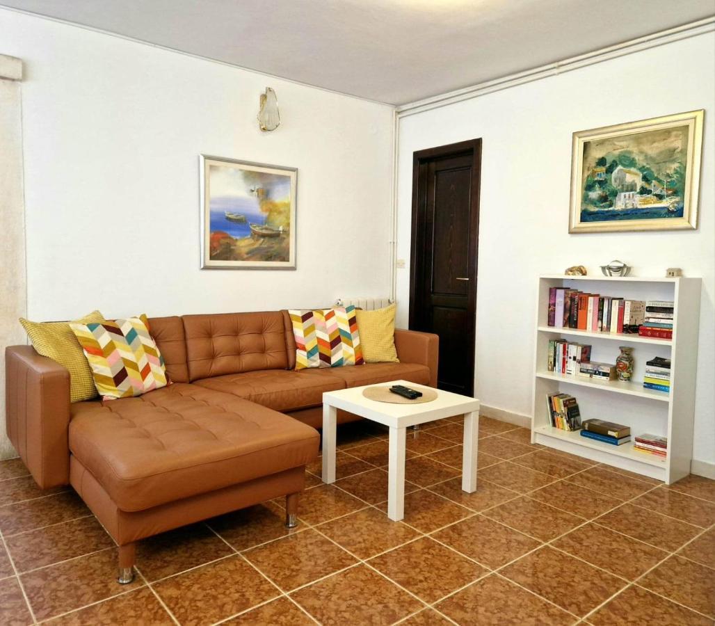 Apartments Barbaresko Lumbarda Ngoại thất bức ảnh