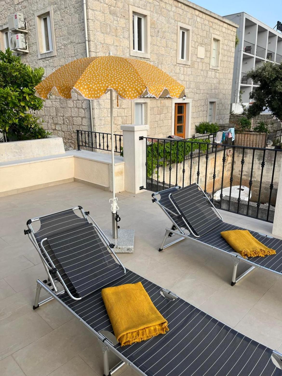 Apartments Barbaresko Lumbarda Ngoại thất bức ảnh