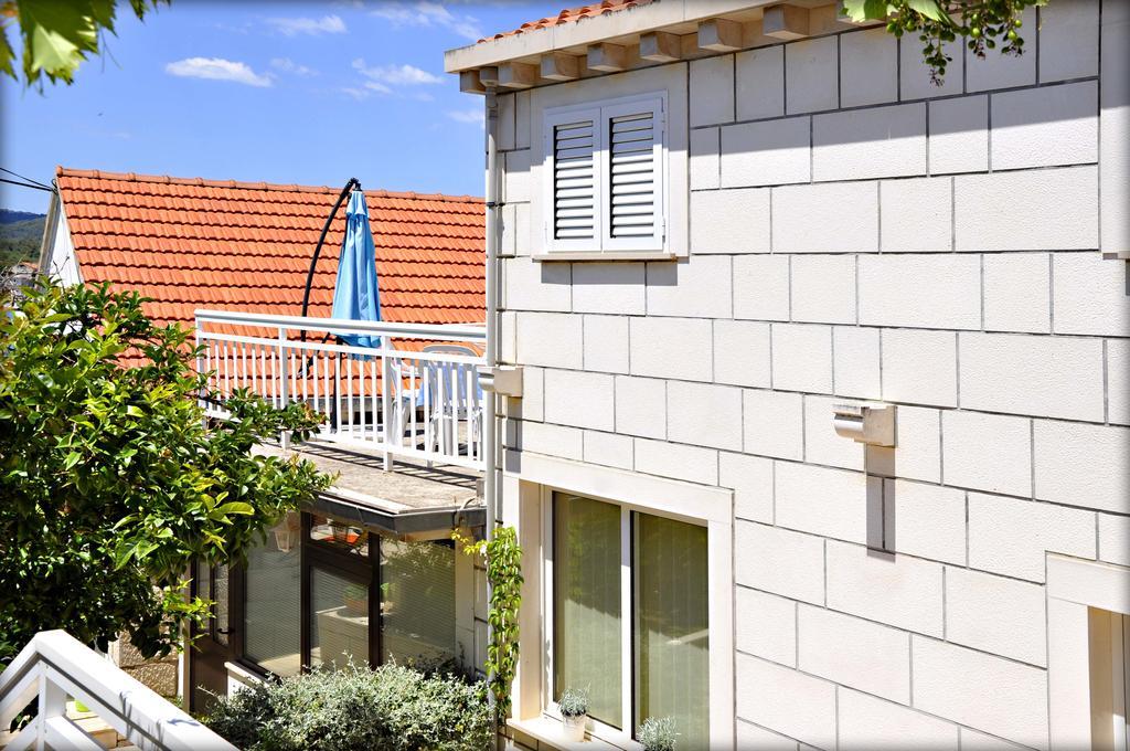 Apartments Barbaresko Lumbarda Ngoại thất bức ảnh